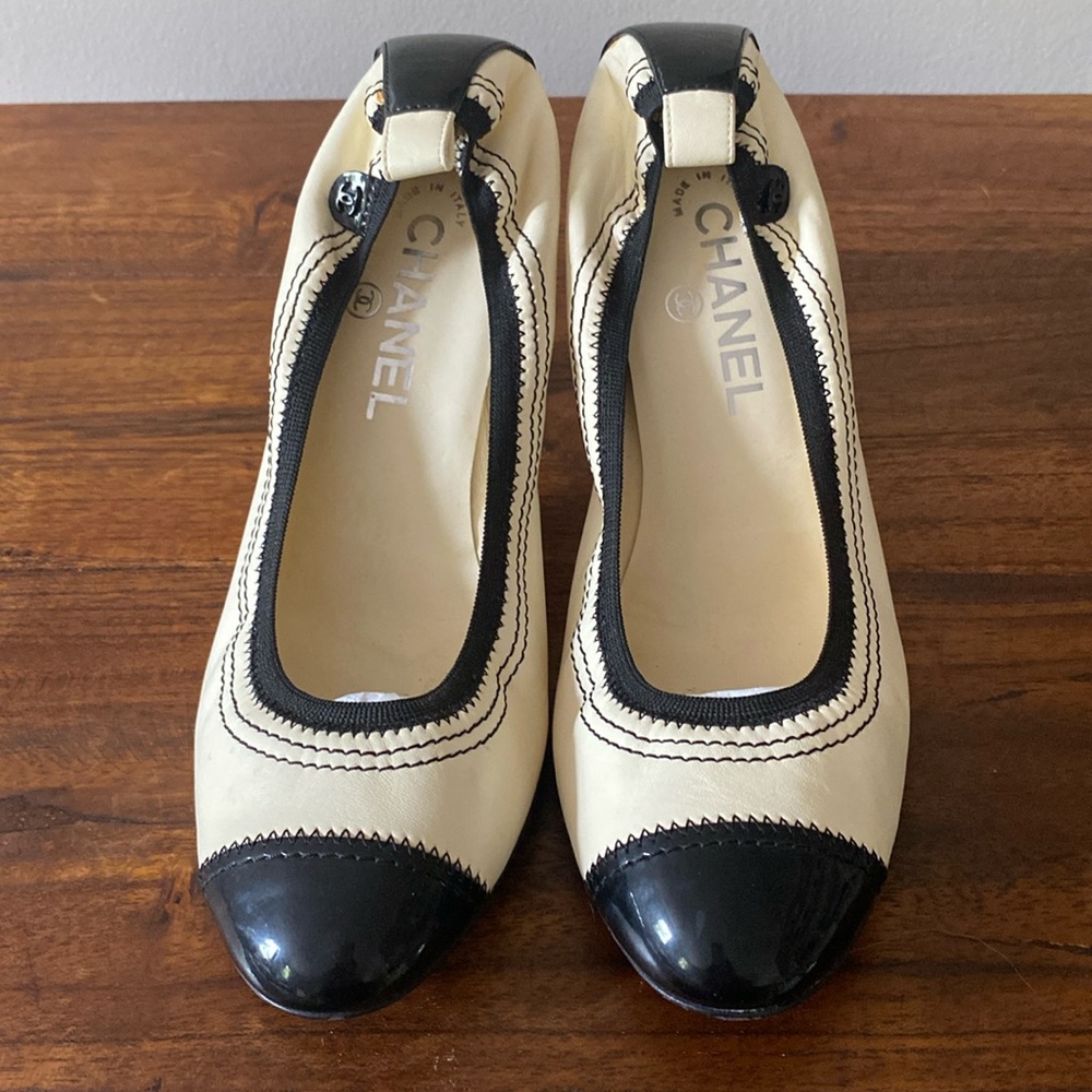 CHANEL Pumps